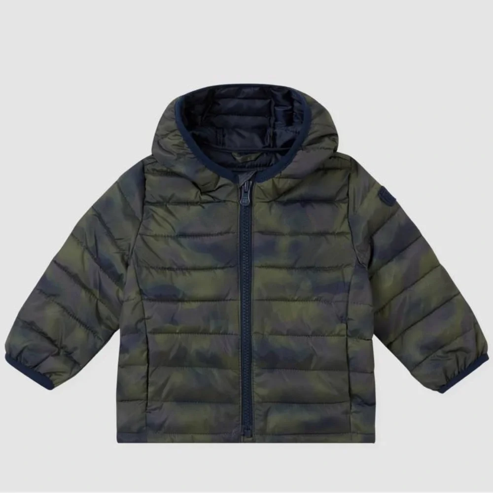 Baby Gap Cold Controlled Hooded Puffer Jacket in Green Camo in Size 0-6 Months